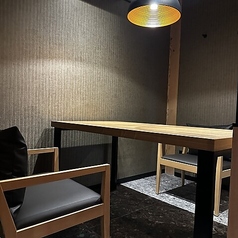 2人で過ごせる個室では、ゆったりとしたプライベート空間でおくつろぎいただけます。極上とんかつを味わいながら、至福の時間をお過ごしください。ご来店・ご利用お待ちしております。