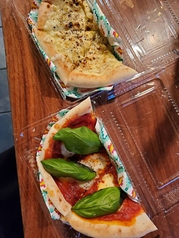 マルゲリータピザ/にんにくとアンチョビのピザ　ハーフ
