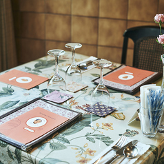 アンティーク調の特別な空間でごゆっくりお愉しみいただけます。