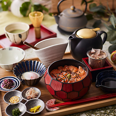 京料理の豊かな色彩や心遣いを味わう旬菜膳やアフタヌーンティーで優雅なひとときを