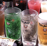 お酒は全部で54種類、生ビール～カクテルと様々な種類をご用意しており★皆様にお楽しみいただけます