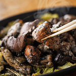 新得地鶏の炭火焼きは歯ごたえがよくてジューシー★炭火焼きの香ばしさも相まってつい箸が止まらない