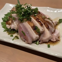 すだち鶏モモ肉のタタキ、自家製ポン酢で