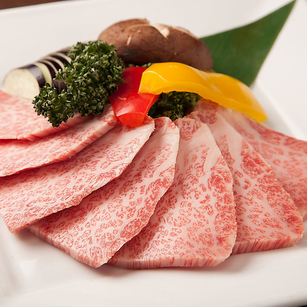 炭火で焼き上げる焼肉は格別！リーズナブルで上質なお肉を是非ご堪能ください！