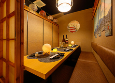 【六本木×個室居酒屋】完全個室居酒屋九州料理さつきではお酒好きの舌も唸らせる至高の逸品を多数ご用意しております♪こだわりのある九州料理と地酒でお客様を満足させること間違えなし！全席個室席になりますので、周りを気にせず女子会や誕生日会をお楽しみ頂けます♪六本木の居酒屋の中でも自信があります♪個室居酒屋