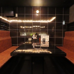 6名様までご利用いただけるテーブル席をご用意！無煙ロースターを使用しているため、急な焼肉でも大丈夫◎仲間と一緒にリラックスしながら海鮮や焼肉をお愉しみください♪