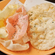 えびせんと餃子の皮