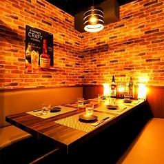 間接照明と和の装飾の数々が洗練された大人な空間を演出しております！扉付き完全個室となっておりますので周りを気にせずお楽しみいただけますよ！当店でゆっくりと羽を伸ばしてご寛ぎくださいませ♪(本厚木/居酒屋/飲み放題/個室/焼き鳥/土鍋ご飯/牛タン/宴会/女子会/接待/誕生日/記念日/デート/人気/おすすめ/喫煙可)