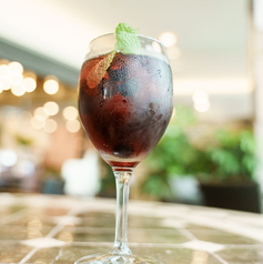 カシスとベリーの赤サングリア