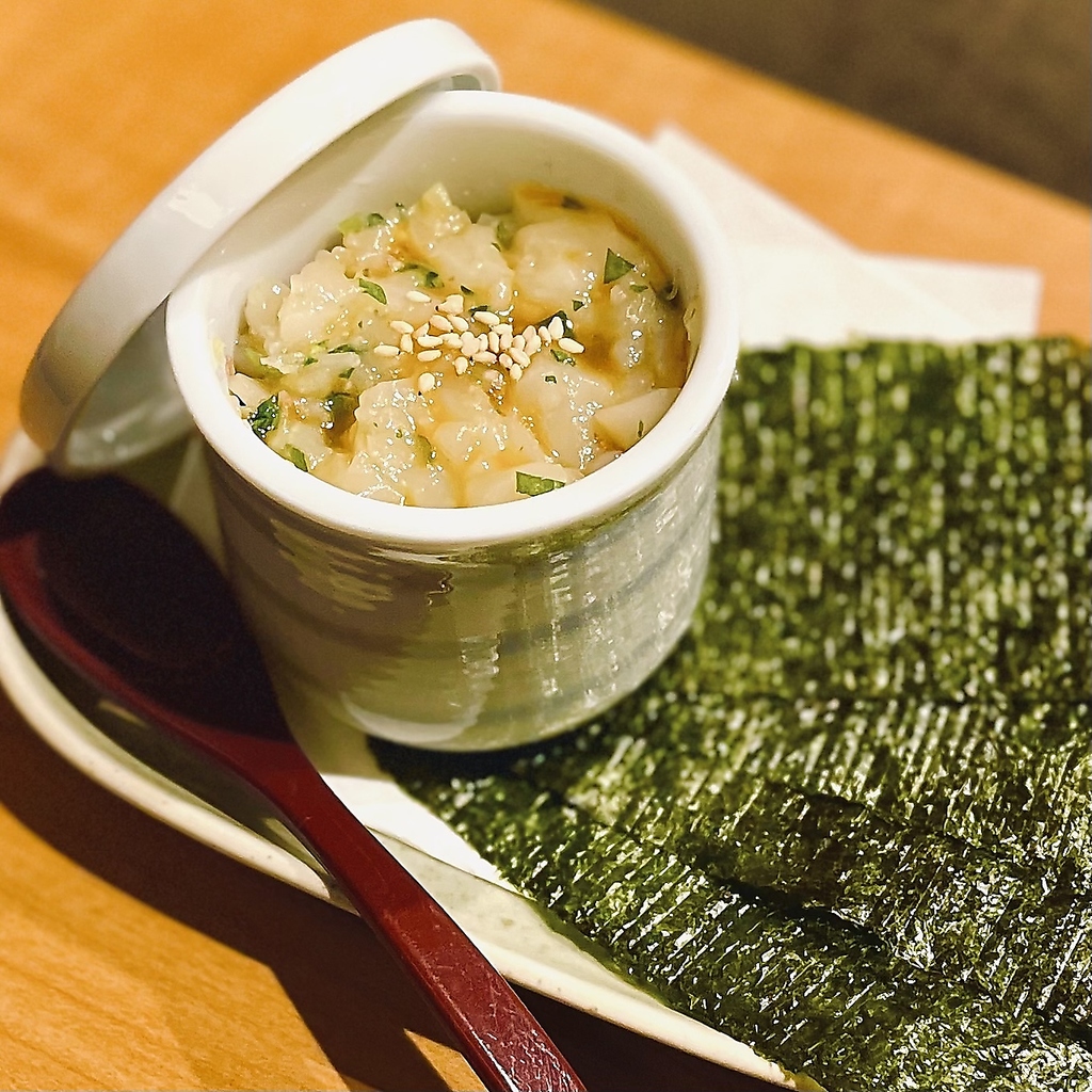 お酒のおつまみに最適な料理の数々。お魚やお出汁にこだわった逸品料理など豊富な品揃え。