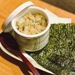 お酒のおつまみに最適な料理の数々。お魚やお出汁にこだわった逸品料理など豊富な品揃え。