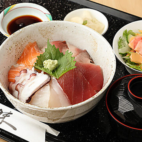 三重県から毎日直送の鮮魚を満喫♪豊富なランチメニューをご用意しております！