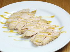 鶏フィレ肉の塩ハム　ハニーマスタードソースの写真