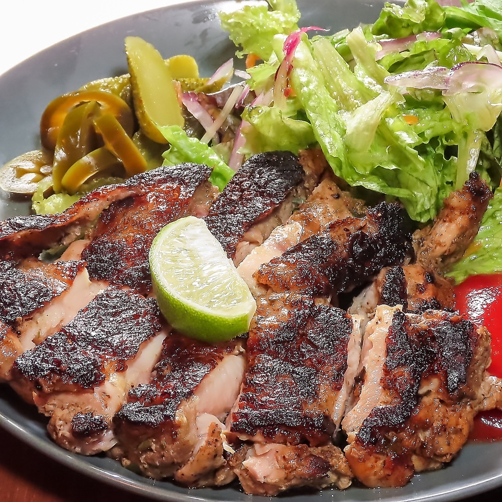 ズーホの看板メニュー！【ジャークチキン】おススメです♪