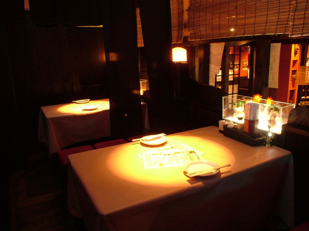 プライベート感たっぷりの2階席は人気！！すだれで仕切れるので、デートにおすすめ♪