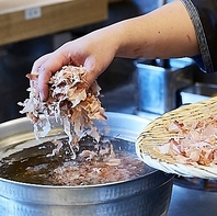 料理人の技が光る“自家製だし”と“だし炊き”