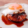 料理メニュー写真&nbsp;岩中豚100%のハンバーグ(150g) 目玉焼き