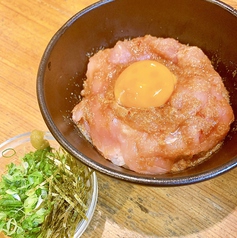 鶏炙りユッケ丼