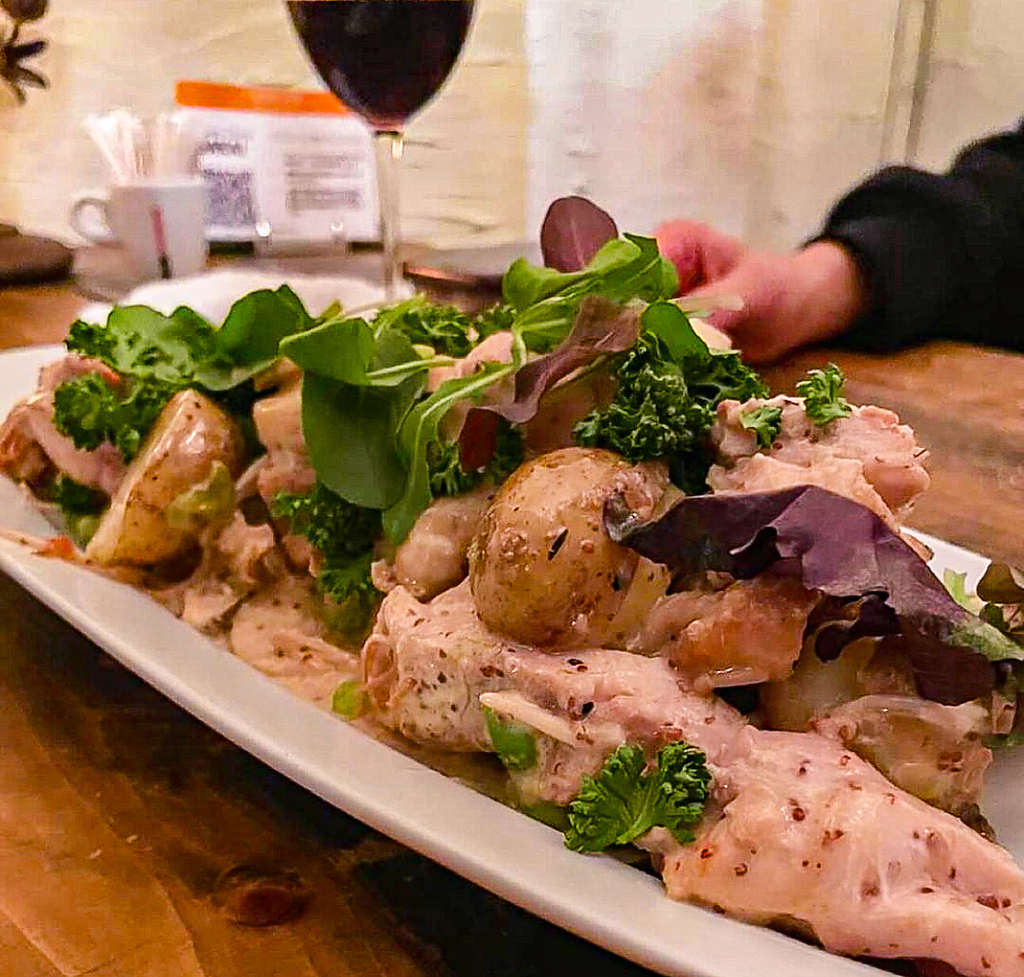 ボリューム満点な料理をお楽しみください