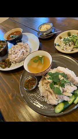 沖縄の野菜を色々と使ったアジア料理のお店。沖縄で、アジア気分をお楽しみください。