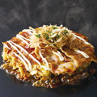 熱々鉄板で仕上げる王道の豚玉お好み焼き◎