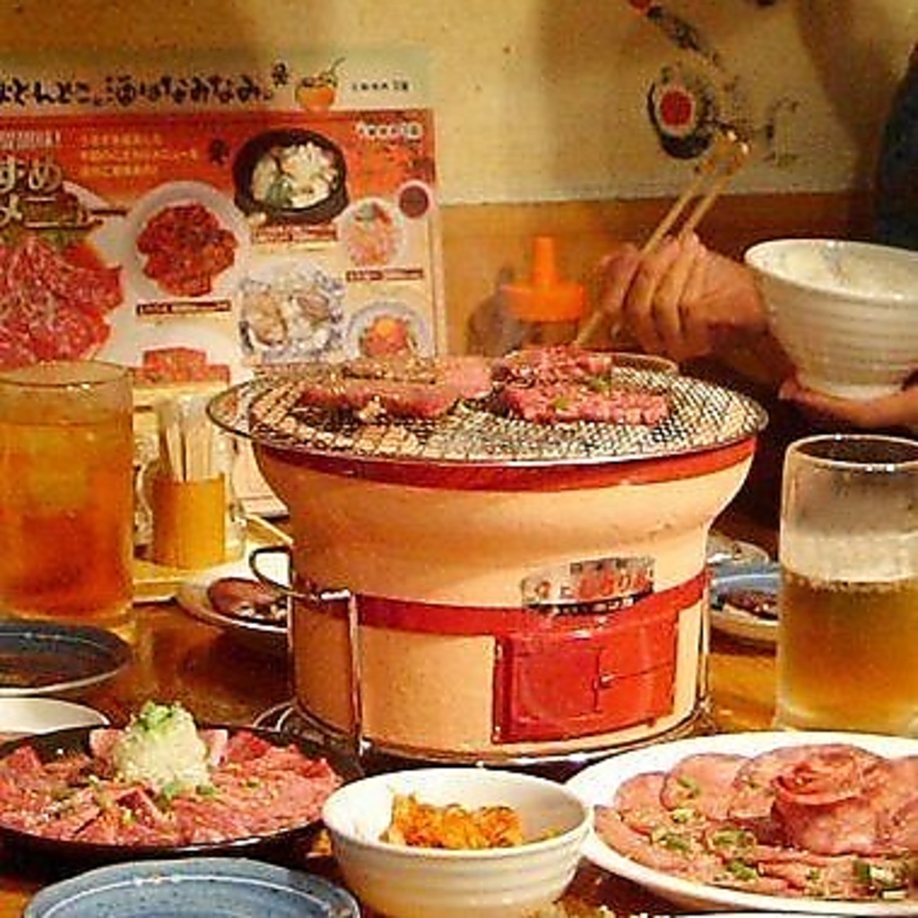 お昼は11時30分から営業しております！ランチメニューにてお得な定食もあるので是非ご利用ください！