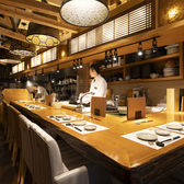 カウンター席ではライブ感のある調理風景が見られます