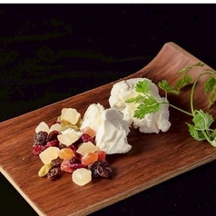 クリームチーズ　ドライフルーツ添え