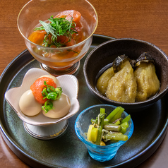 ・前菜3種盛(小ナスの煮浸し、トマトのお浸し、うずら明太)