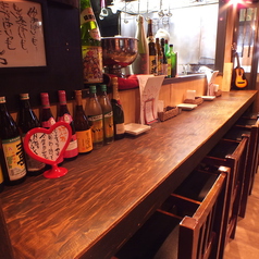 仕事帰りや出張帰りのサラリーマンの方々に人気なカウンター席