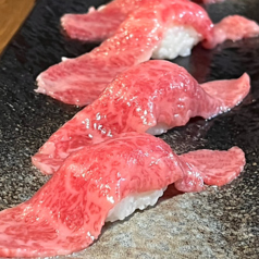 黒毛和牛刺しトロの握り