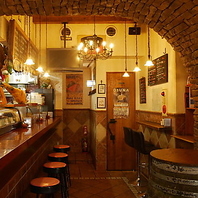 こだわり抜いた本場仕様のインテリアと音響