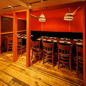 少人数様でご利用頂ける個室もご用意しております◎細部にまでこだわった内装が寛ぎの空間。拘りぬかれた店内は柔らかい間接照明の光に照らされたリラックス空間で接待やデート、大切な日のお食事に大人気。料理長自慢の料理の数々をゆったりとした空間でお愉しみ頂けます。