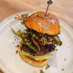 マンスリーバーガー3月『春菊のかき揚げバーガー!!』の写真