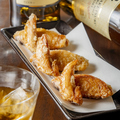 料理メニュー写真 自家製手羽先の唐揚げ 1本