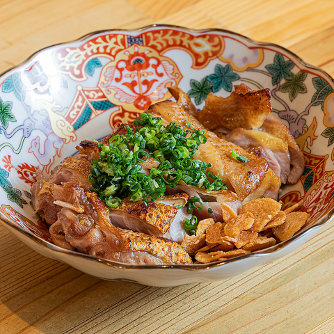 新鮮な国産鶏を使った焼き鳥やたたき、刺身など店主こだわりの鶏料理が揃っています！