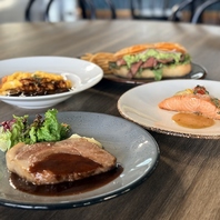 海辺で味わう絶品ランチタイム