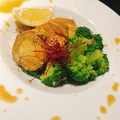 料理メニュー写真&nbsp;帆立貝柱とブロッコリーのガーリック 鉄板焼