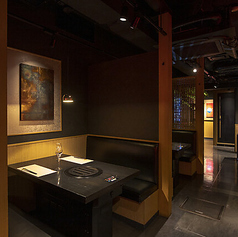 お隣の席との間隔を十分お取りしております。大事なご接待の場に、いかがでしょうか？