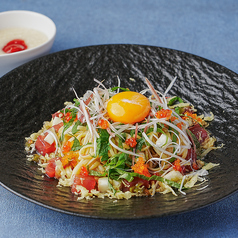 マグロと香味野菜の冷製梅とろろパスタ　山葵の香り