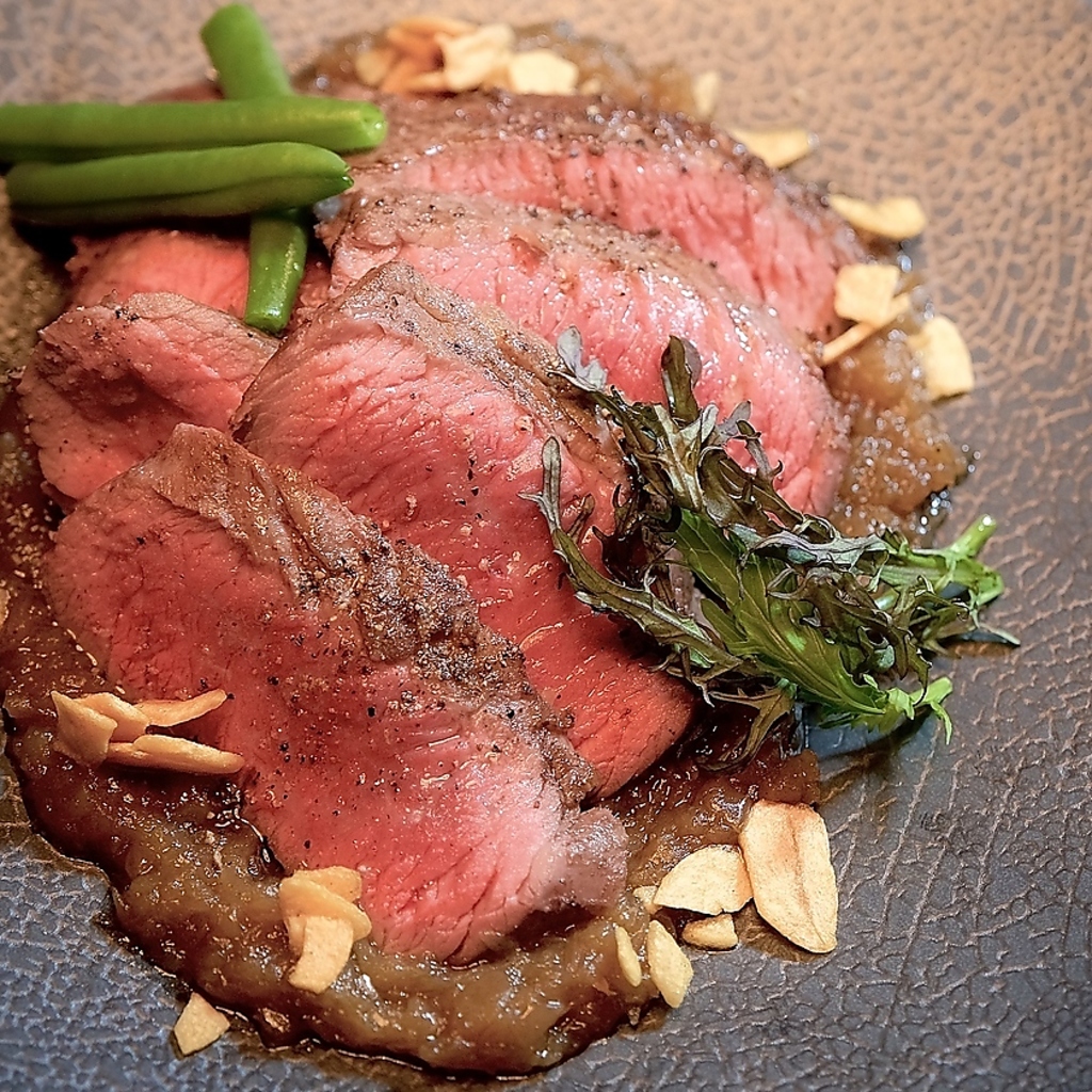 赤身肉を中心とした、当店自慢の多彩な肉料理をご用意しております！