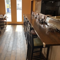 カウンター席は6席ご用意しておりますので、仕事帰りのサク飲みにもお気軽にお立ち寄りいただけます。お一人様でも気兼ねなくご利用ください。