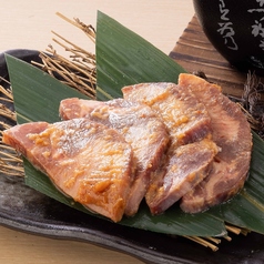 厚切り牛タンの炭火焼き　味噌