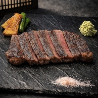 厳選されたA-3等級の最高級部位のサーロインステーキ