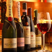 多種多彩なワイン・ウィスキー・リキュールは勿論、お祝いごとにもぴったりなシャンパンまでご用意してます。