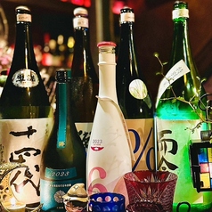 神戸上位の約100種の種類豊富な日本酒のラインナップ