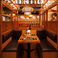 おしゃれな店内で食事を愉しめる大人の隠れ家的酒場♪