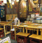 レトロな店内で仲間や家族と満喫！再訪間違いなしのサザン食堂で、ぬくもりのあるテーブル席をご用意