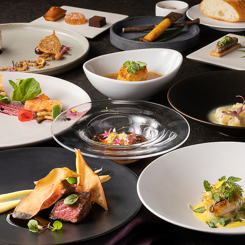 シェフの遊び心が光るコースをお楽しみくださいませ