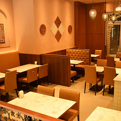 ご利用人数に合わせてテーブル・椅子のレイアウトも自由自在！